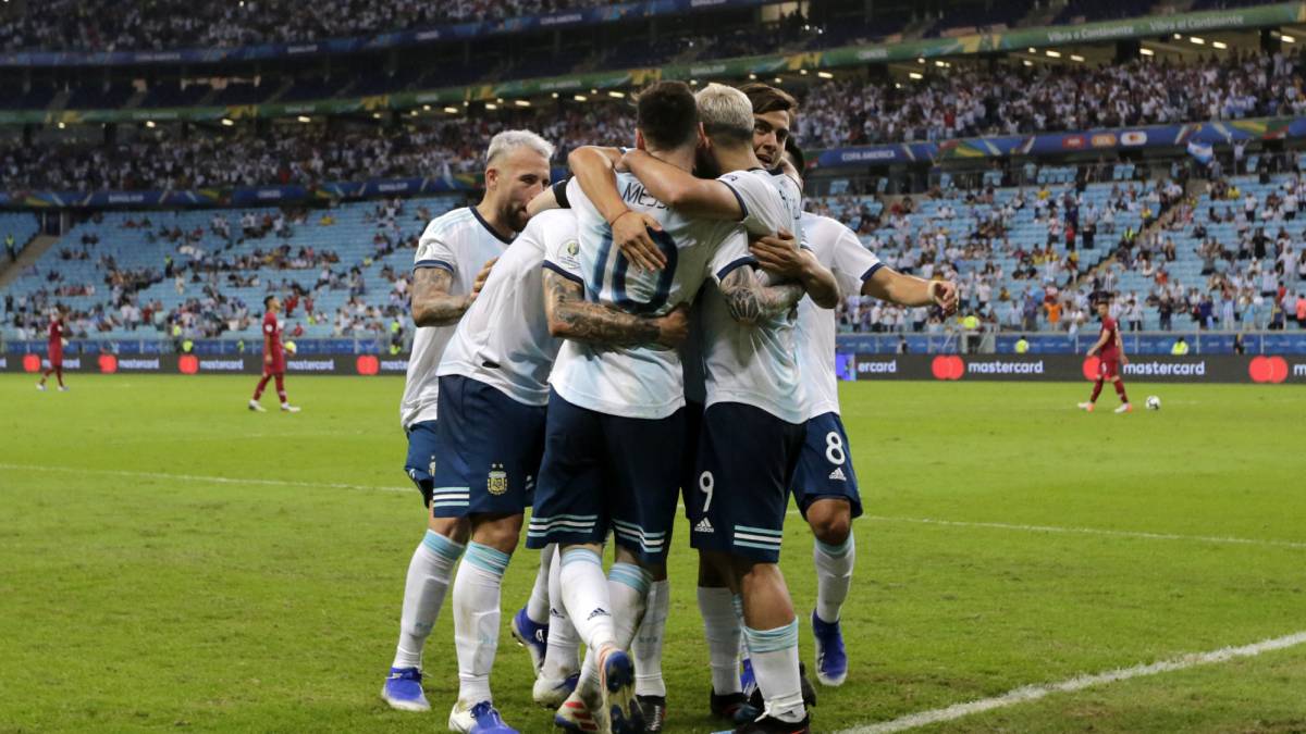 Argentina venció 3-0 a Ecuador y pasó a semifinales