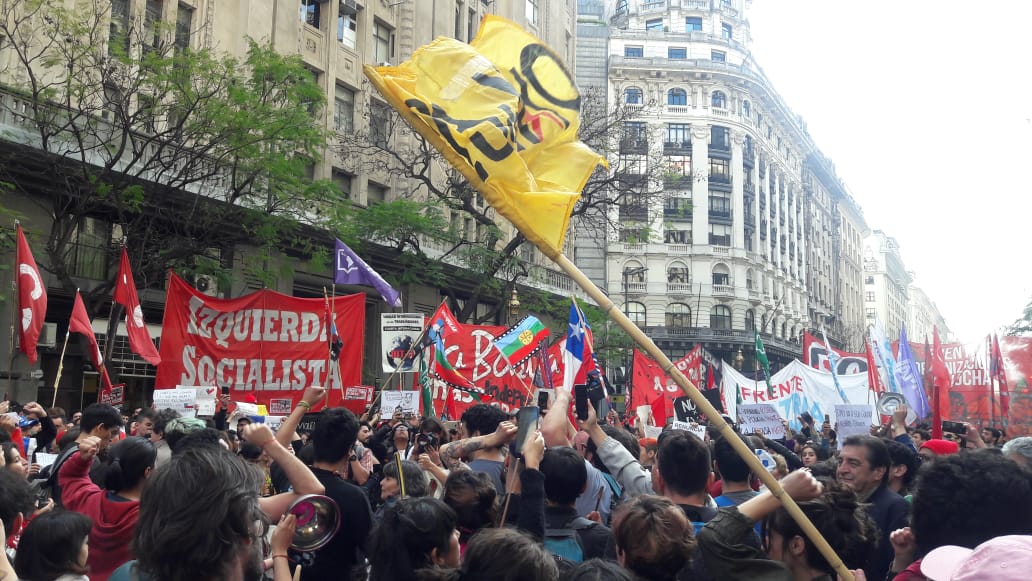 Movilización violenta en el Consulado de Chile en Buenos Aires