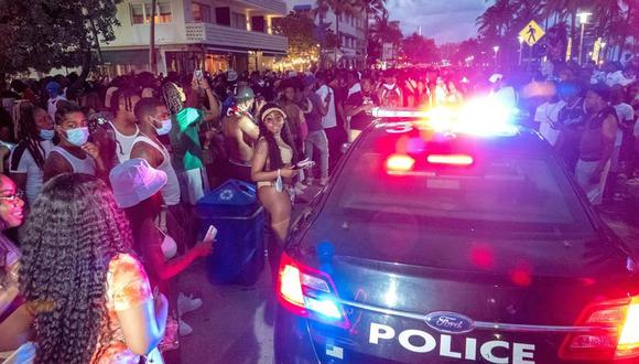 Miami Beach decreta toque de queda ante la multitud incontrolable por el Spring Break y los turistas